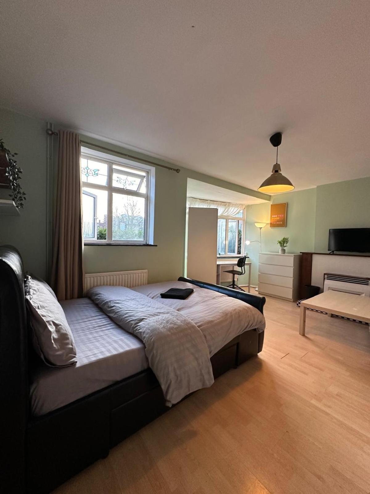 Whitechapel Lindley House R2 Hotel London Exterior photo